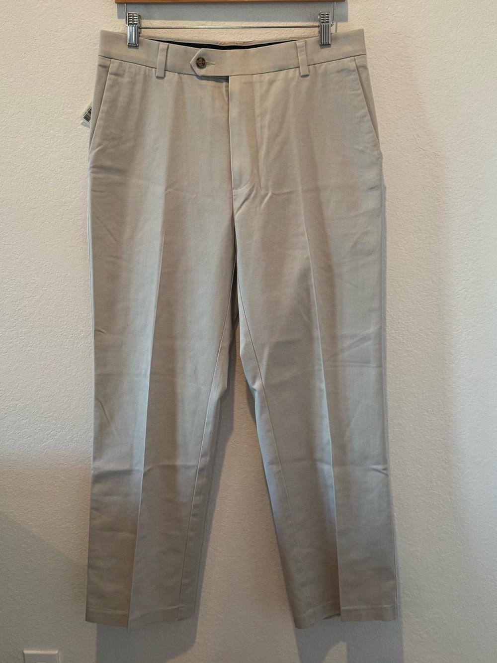 NWT Travel Smart Roundtree & Yorke Men's Classic Fit Khaki Chinos